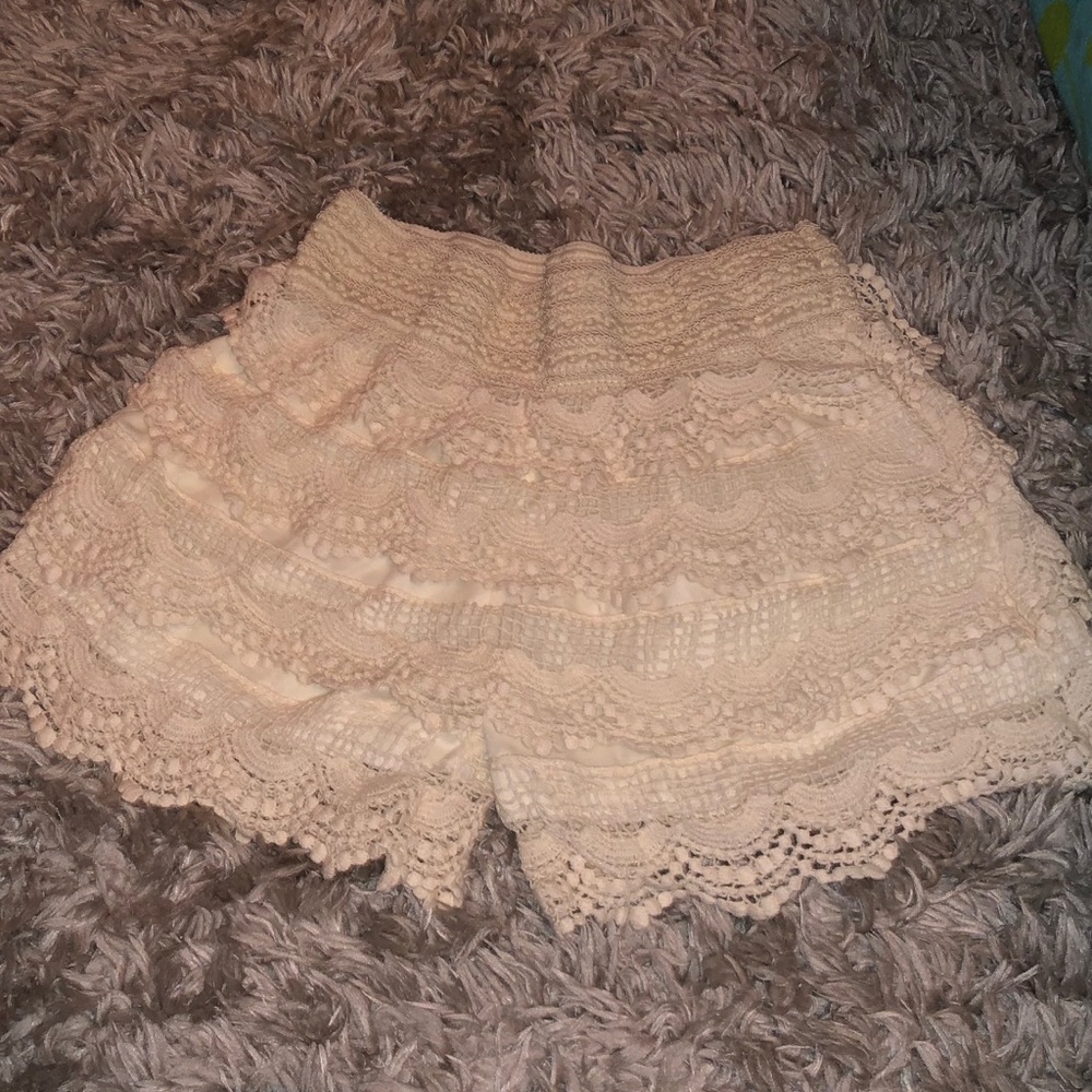 Beige Cream Scallop-Embroidered Shorts